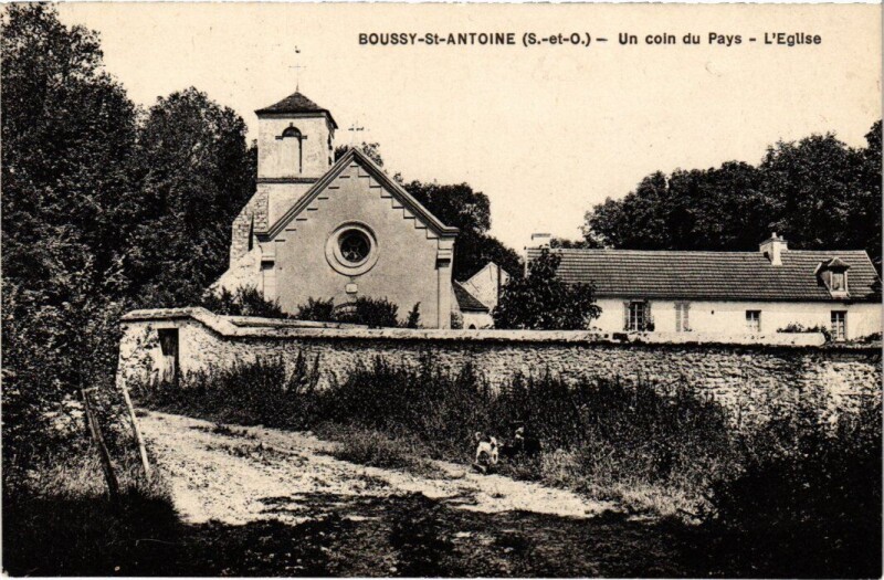 Carte postale ancienne Boussy Saint-Antoine Eglise à Boussy-Saint-Antoine