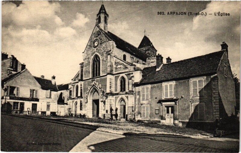 Carte postale ancienne Arpajon Eglise à Arpajon