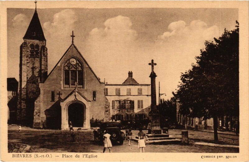 Carte postale ancienne Bievres Place de l'Eglise