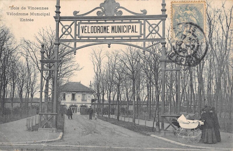 Carte postale ancienne Bois De Vincennes - Velodrome Municipal - Entree à Vincennes