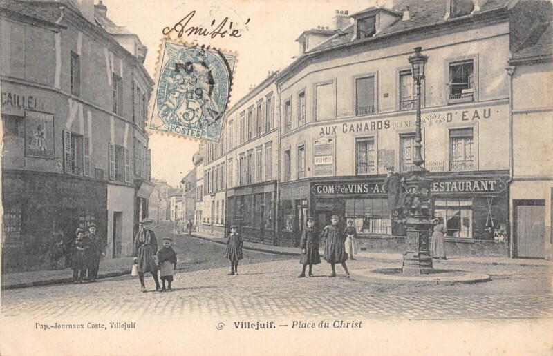 Carte postale ancienne Villejuif - Place Du Christ à Villejuif