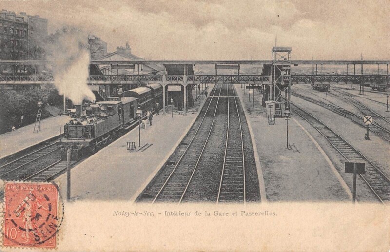 Carte postale ancienne Noisy Le Sec - Interieur De La Gare Et Passerelles - Train à Noisy-le-Sec
