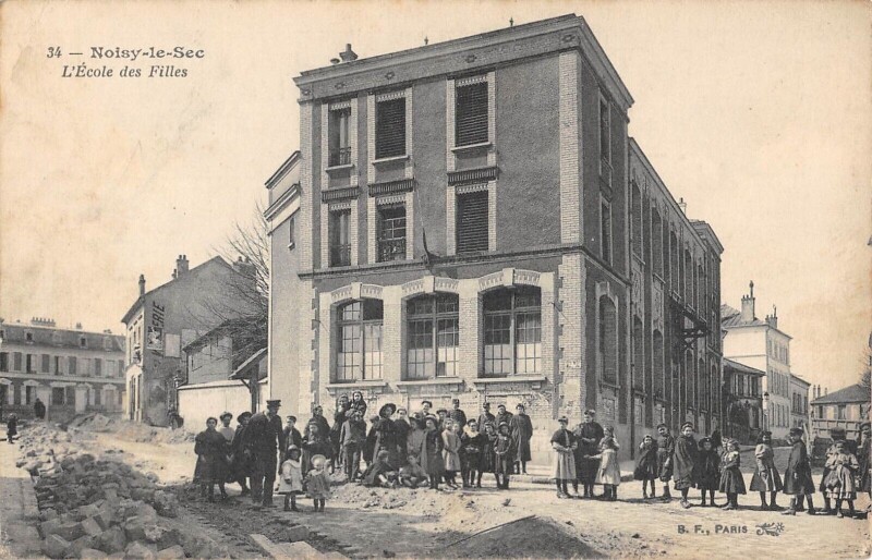 Carte postale ancienne Noisy Le Sec - Ecole Des Filles à Noisy-le-Sec