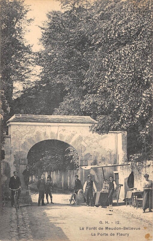 Carte postale ancienne Foret De Meudon Bellevue / La Porte De Fleury à Meudon