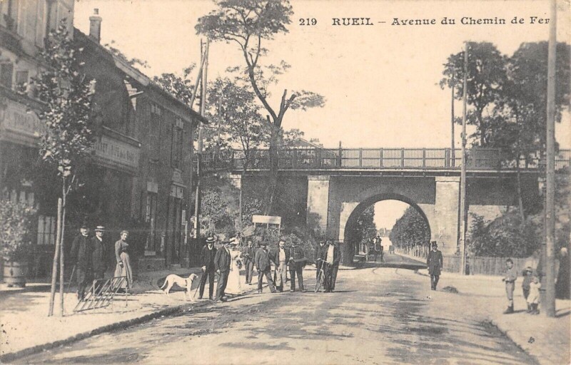 Carte postale ancienne 91 Rueil - Avenue Du Chemin De Fer