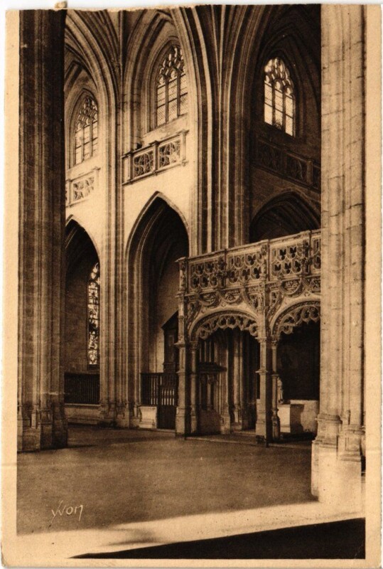 Carte postale ancienne Bourg-en-Bresse L'Eglise de Brou - La Nef à Bourg-en-Bresse
