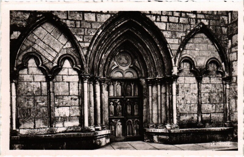 Carte postale ancienne Belley Cathedrale - Porte Saint-Antheme à Belley