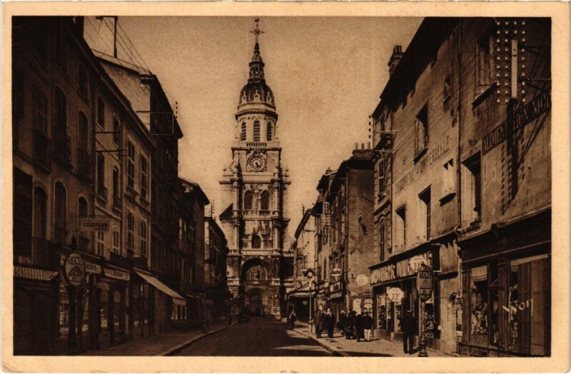 Carte postale ancienne Bourg-en-Bresse Rue et Eglise Notre-Dame à Bourg-en-Bresse
