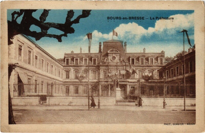 Carte postale ancienne Bourg-en-Bresse La Prefecture à Bourg-en-Bresse
