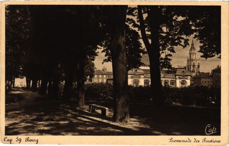 Carte postale ancienne Bourg-en-Bresse Promenade des Bastions à Bourg-en-Bresse