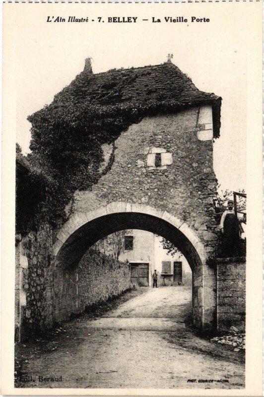 Carte postale ancienne Belley La Vieille Porte à Belley