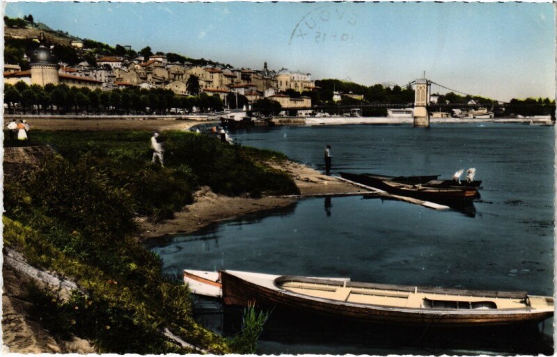 Carte postale ancienne Trevoux Les Bords de la saone et le Pont