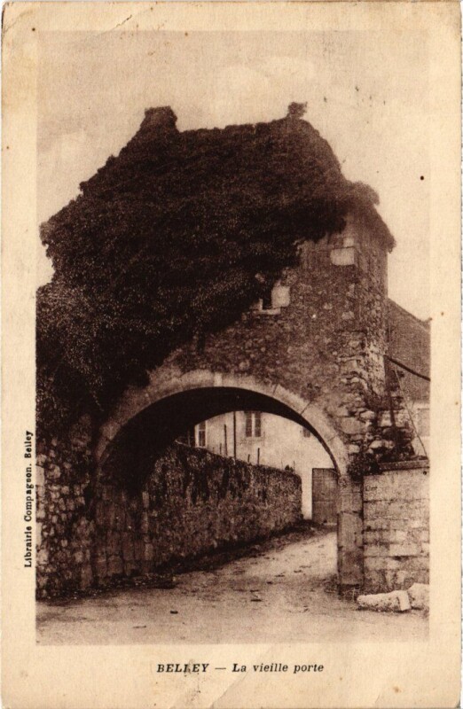 Carte postale ancienne Belley La Vieille Porte à Belley