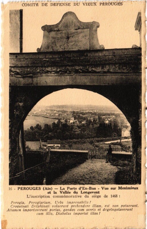 Carte postale ancienne Perouges Porte d'en Bas - Vue sur Meximieux à Meximieux