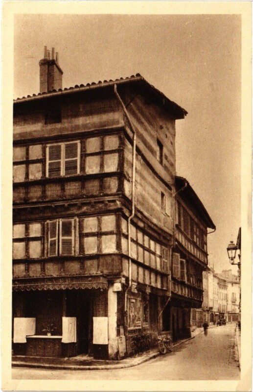 Carte postale ancienne Bourg-en-Bresse Vieille Maison de Bois à Bourg-en-Bresse