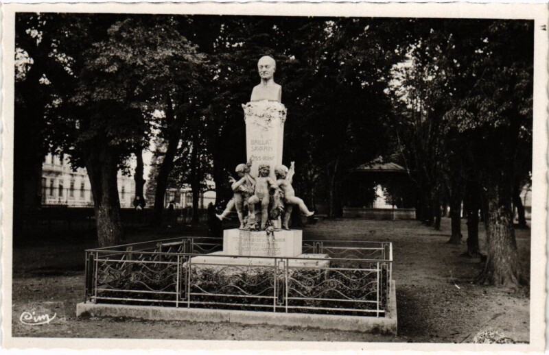 Carte postale ancienne Belley Monument Brillat-Savarin à Belley