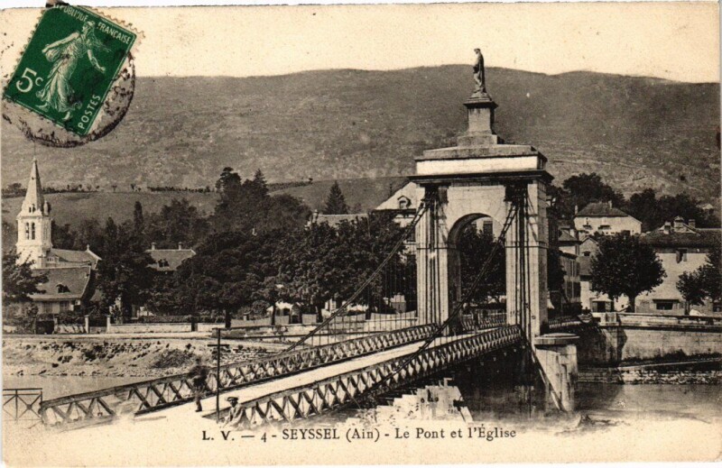Carte postale ancienne Seyssel Le Pont et l'Eglise à Seyssel