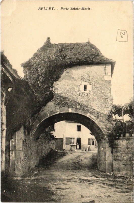 Carte postale ancienne Belley Porte Sainte-Marie à Belley