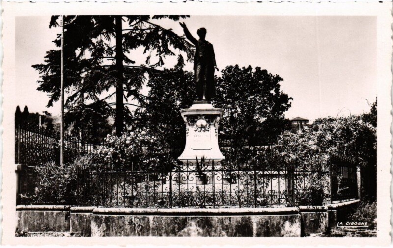 Carte postale ancienne Belley Monument de Lamartine à Belley