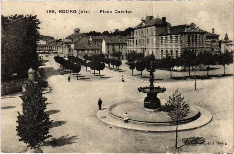 Carte postale ancienne Bourg-en-Bresse Place Carriat à Bourg-en-Bresse