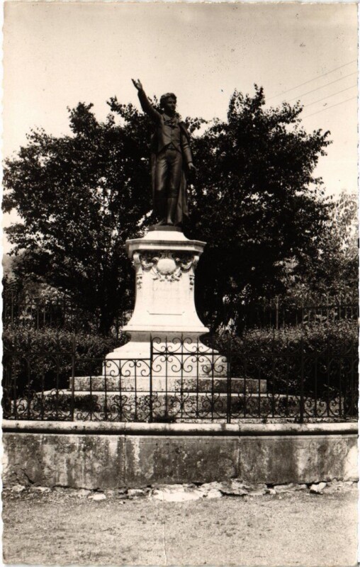 Carte postale ancienne Belley Institution Lamartine - Statue de Lamartine à Belley