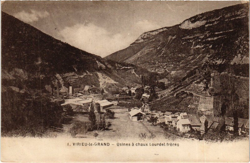 Carte postale ancienne Virieu-le-Grand Usines a Chaux Lourdel Freres à Virieu-le-Grand