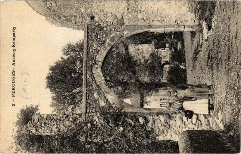Carte postale ancienne Perouges Anciens Remparts