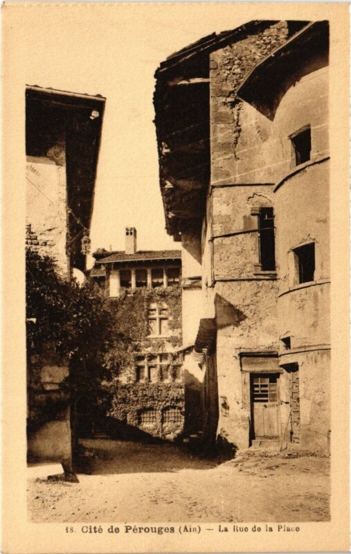 Carte postale ancienne Perouges La Rue de la Place