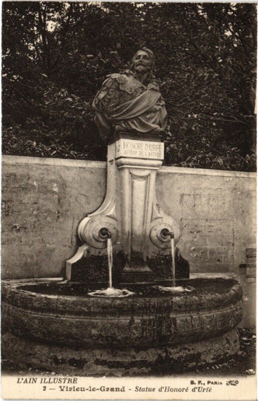 Carte postale ancienne Virieu-le-Grand Statue d'Honore d'Urfe à Virieu-le-Grand