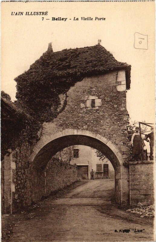 Carte postale ancienne Belley La Vieille Porte à Belley