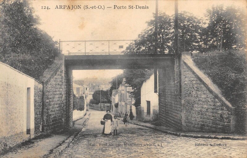 Carte postale ancienne Arpajon - Porte Saint Denis à Arpajon