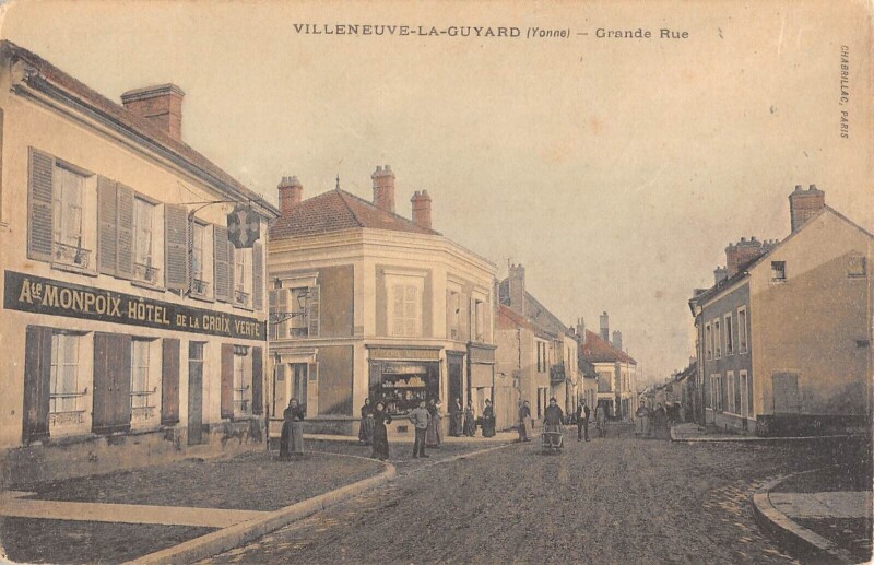 Carte postale ancienne Villeneuve La Guyard - Grande Rue - Hotel De La Croix Verte - Monpoix à Villeneuve-la-Guyard