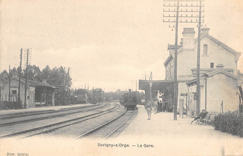 Carte postale ancienne Savigny Sur Orge / La Gare / Train à Savigny-sur-Orge