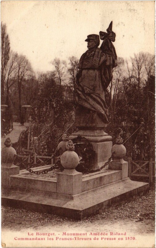 Carte postale ancienne Le Bourget Monument Amedee Roland au Bourget
