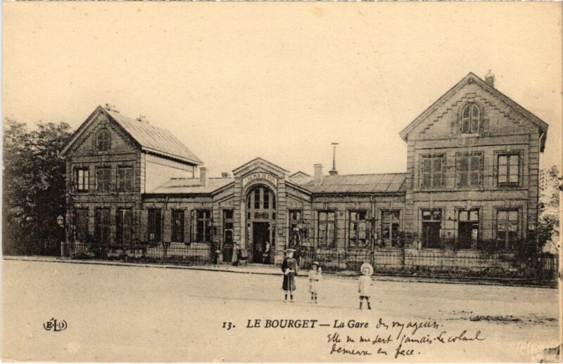 Carte postale ancienne Le Bourget La Gare au Bourget