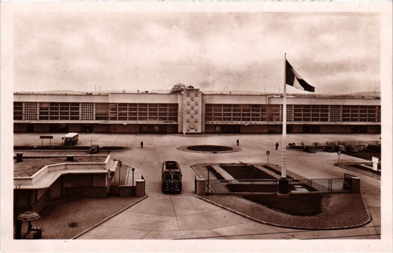 Carte postale ancienne Le Bourget Entree de l'Aerogare au Bourget