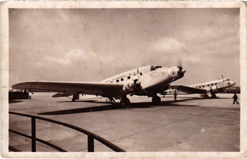 Carte postale ancienne Le Bourget Port Aerien au Bourget
