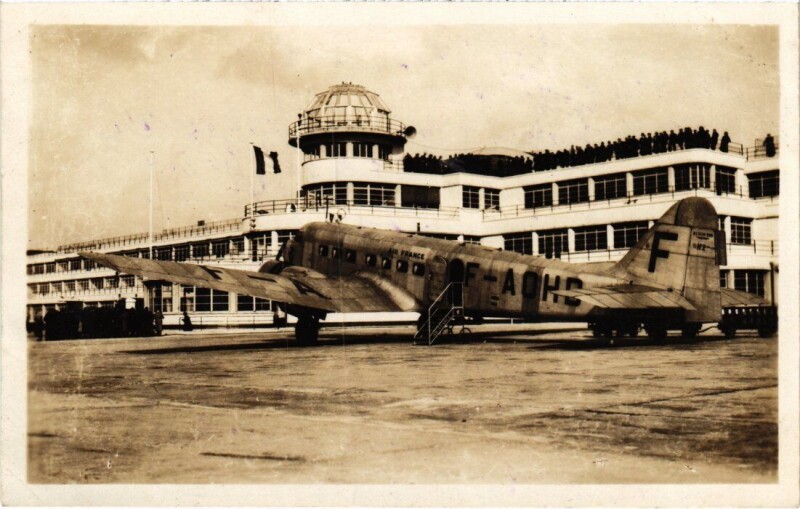 Carte postale ancienne Le Bourget Aerogare au Bourget