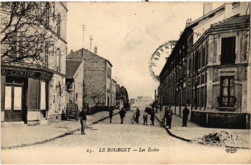 Carte postale ancienne Le Bourget Les Ecoles au Bourget