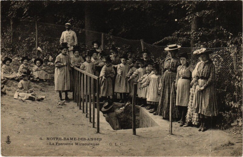 Carte postale ancienne Clichy Fontaine Miraculeuse