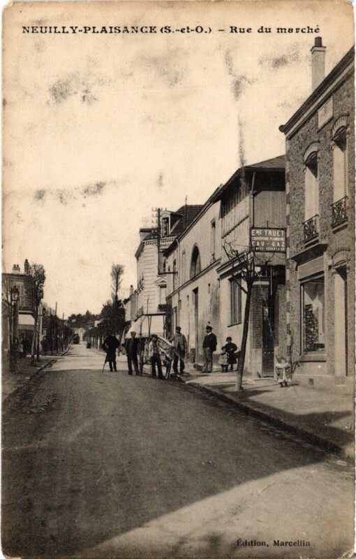 Carte postale ancienne Neuilly s Marne Rue du Marche