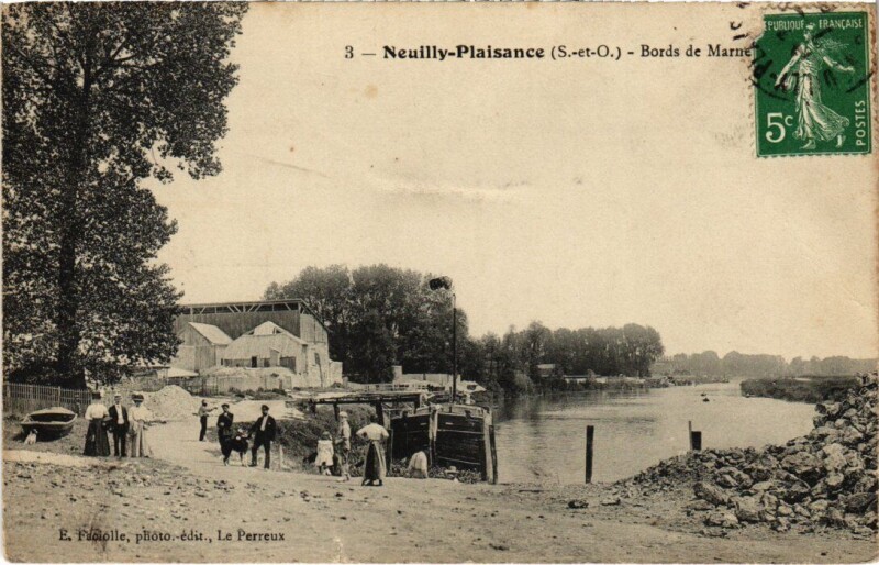 Carte postale ancienne Neuilly s Marne bords de Marne