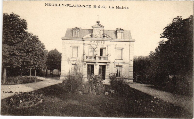 Carte postale ancienne Neuilly s Marne La Mairie