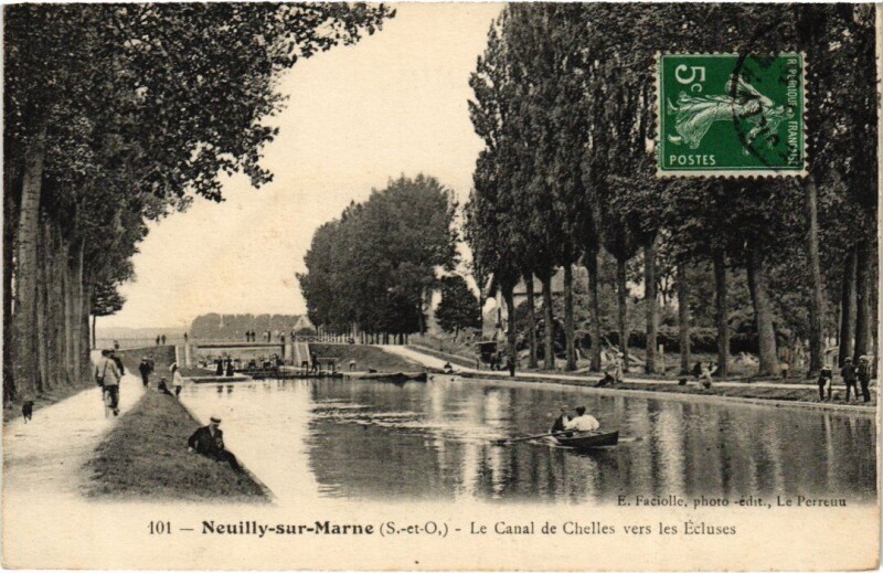 Carte postale ancienne Neuilly s Marne Le Canal de Chelles