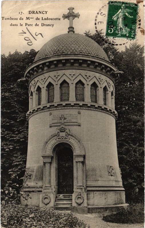 Carte postale ancienne Drancy Tombeau de Mme de Ladoucette à Drancy