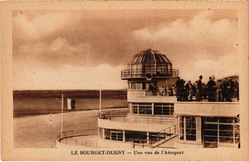 Carte postale ancienne Le Bourget une vue de l'Aeroport au Bourget