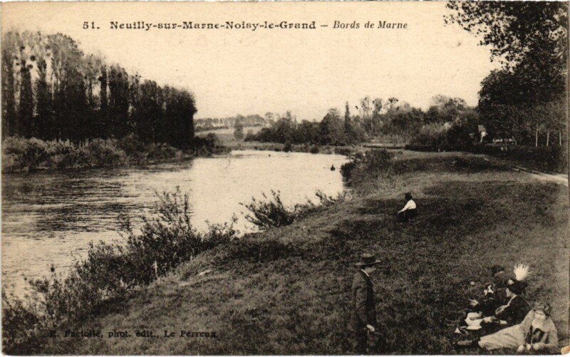 Carte postale ancienne Neuilly s Marne Bords de Marne