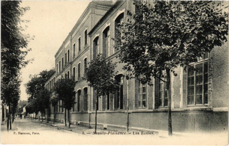 Carte postale ancienne Neuilly s Marne Les Ecoles