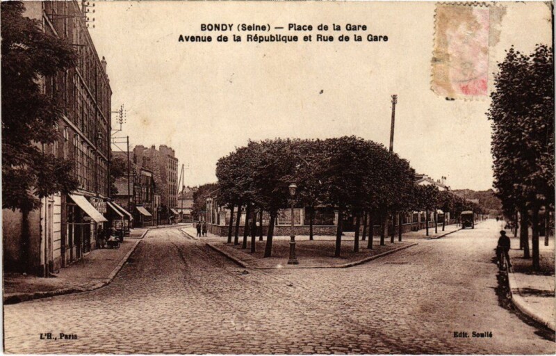 Carte postale ancienne Bondy Place de la Gare à Bondy