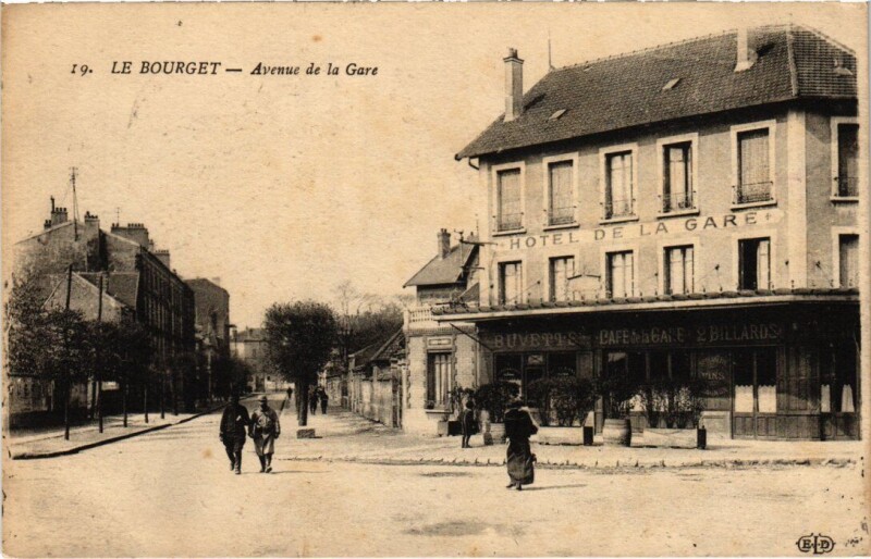 Carte postale ancienne Le Bourget Avenue de la Gare au Bourget